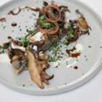 maquereau-marine-et-brule-et-ses-shiitakes-pickles-et-creme-crue