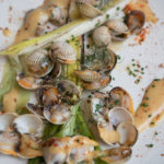 poelee-de-coques-aux-herbes-sauvages
