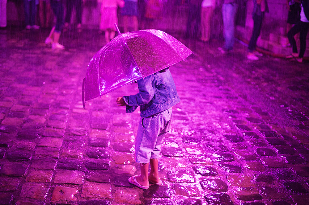 Expérience immersive Purple Rain pour la Nuit Blanche parisienne. 